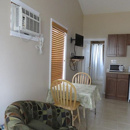 Halls Cottages Honey Harbor Экстерьер фото