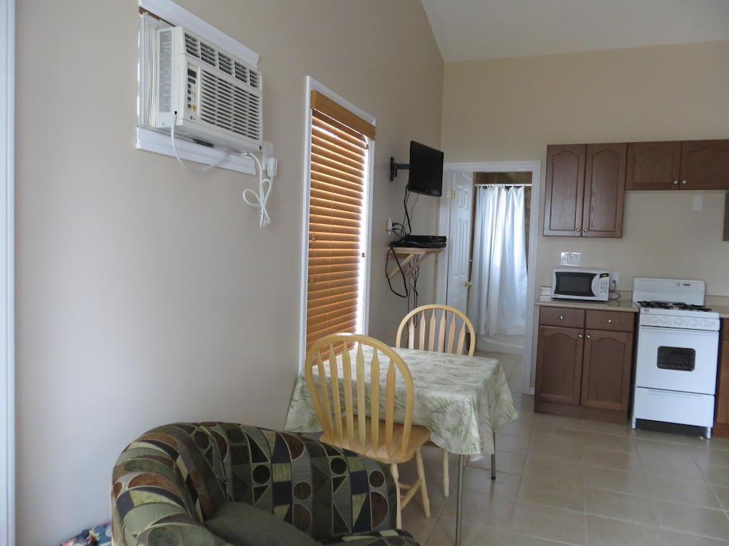 Halls Cottages Honey Harbor Экстерьер фото