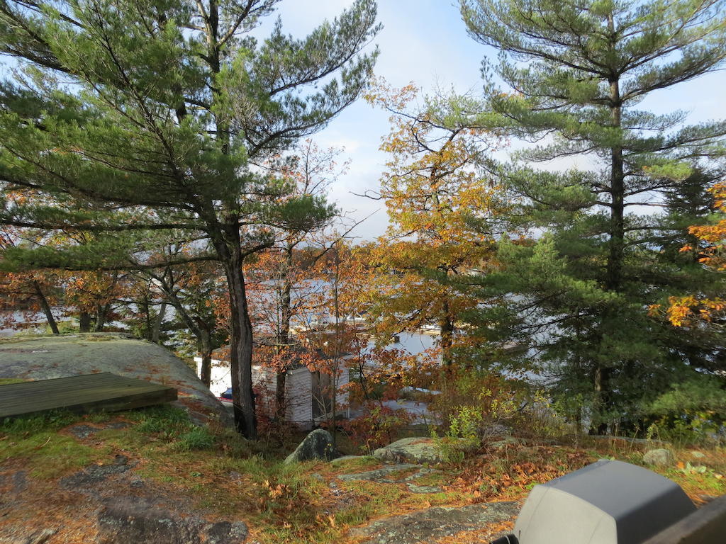 Halls Cottages Honey Harbor Экстерьер фото